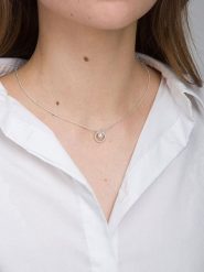 Pandora Srebrny naszyjnik z zawieszką - dł. 45 cm rozmiar: onesize. Białe naszyjniki damskie Pandora, z cyrkonią, srebrne. Za 370.69 zł.