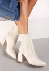 Beżowe Botki Tristn. Brązowe botki damskie Renee, prążkowane, eleganckie, ze szpiczastym noskiem, za kostkę, bez obcasa, na obcasie, bez zapięcia. Za 79.99 zł.