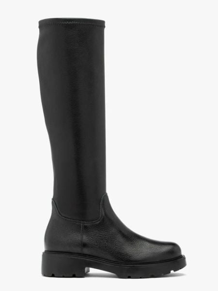 Czarne kozaki z elastyczną cholewką na lekkim spodzie. Czarne kozaki damskie Ryłko, ze skóry, z okrągłym noskiem, bez obcasa, na obcasie, bez zapięcia. W wyprzedaży za 449.99 zł.