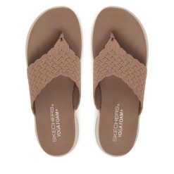 Japonki Skechers. Brązowe klapki damskie Skechers, bez wzorów, bez obcasa, bez zapięcia. Za 229.99 zł.