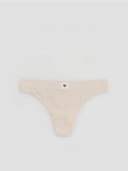 Prążkowane majtki stringi - beżowy. Brązowe stringi Reserved, bez wzorów, prążkowane. Za 29.99 zł.