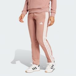 Spodnie Essentials 3-Stripes French Terry Cuffed. Białe spodnie dresowe damskie Adidas, s, bez wzorów, z materiału. W wyprzedaży za 127.02 zł.