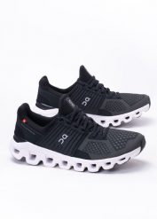 Buty treningowe damskie ON Cloudswift (41.99581). Czarne obuwie sportowe damskie On, bez zapięcia. Za 579.99 zł.