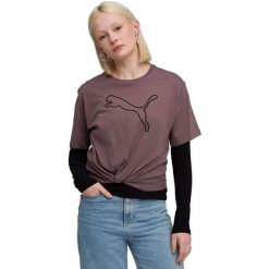 Koszulka damskie Puma Her Relaxed Graphic Tee Raisin. Fioletowe koszulki sportowe damskie Puma, bez wzorów, z bawełny, bez ramiączek. Za 290.00 zł.