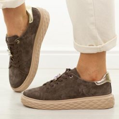 Czekoladowe skórzane sneakersy damskie Sergio Leone Sp110. Brązowe obuwie sportowe damskie Sergio Leone, na jesień, z jeansu, bez zapięcia. Za 219.00 zł.