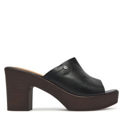 Klapki Lasocki. Czarne klapki damskie Lasocki, bez wzorów, bez obcasa, bez zapięcia. Za 159.99 zł.
