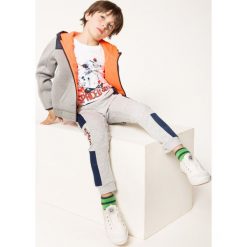 Blu Kids - Spodnie dziecięce 98-128 cm. Spodnie materiałowe chłopięce marki 4F. W wyprzedaży za 49.90 zł.