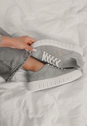 Szare Sneakersy Vices na Grubej Tłoczonej Podeszwie ze Sznurowaniem i Metaliczną Ozdobą Ulfedi. Szare obuwie sportowe damskie Born2be, z jeansu, bez zapięcia. Za 99.99 zł.