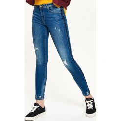 Jeansy SLIM z lampasem - Niebieski. Niebieskie jeansy damskie Cropp. Za 99.99 zł.