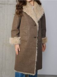 Długi płaszcz z ocieplanym futerkiem - brązowy. Brązowe płaszcze damskie Sinsay, l, bez wzorów, bez kaptura. Za 159.99 zł.