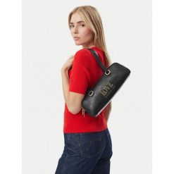 Torebka LOVE MOSCHINO. Czarne torebki klasyczne damskie Love Moschino, bez dodatków. Za 859.99 zł.
