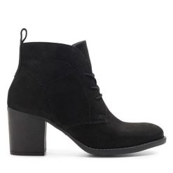 Botki Lasocki. Czarne botki damskie Lasocki, bez obcasa, na słupku, bez zapięcia. Za 249.99 zł.