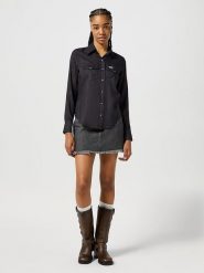 Wrangler Koszula dżinsowa - Regular fit - w kolorze czarnym rozmiar: L. Czarne koszule damskie Wrangler, l, bez wzorów, bez kołnierzyka, bez ramiączek. Za 180.06 zł.
