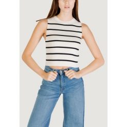 Stanik opaska Kobieta ONLY ONLMAJLI S/L KNT NOOS. Białe biustonosze sportowe damskie Only, bez wzorów, z nylonu. W wyprzedaży za 124.50 zł.