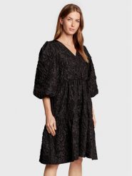 Gestuz Sukienka codzienna Velinagz 10906473 Czarny Regular Fit. Czarne sukienki damskie Gestuz, bez wzorów, z syntetyku, bez ramiączek. Za 479.99 zł.