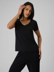 4F T-shirt regular z modalem damski - czarny M. Czarne t-shirty damskie 4F, l, bez wzorów, z dzianiny, bez kołnierzyka. Za 79.99 zł.