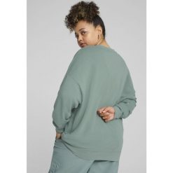 Damska luźna bluza z okrągłym dekoltem i małym logo No.1 ESS PUMA Green Moon. Zielone bluzy damskie Puma, xs, bez wzorów, bez kaptura. W wyprzedaży za 144.00 zł.