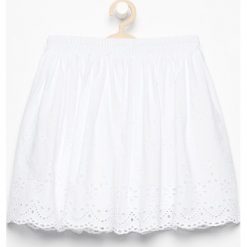 Bawełniana spódnica z haftem - Biały. Białe spódnice dziewczęce Reserved, z haftami, z bawełny. Za 49.99 zł.