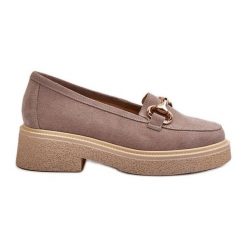 Zazoo 3429 Zamszowe Mokasyny Damskie Z Ozdobą Cappuccino beżowy. Brązowe mokasyny damskie z zamszu, bez obcasa. Za 491.40 zł.
