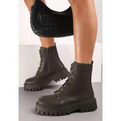 Zielone Botki Workery Sznurowane Gwanwa. Zielone botki damskie Renee, militarne, z okrągłym noskiem, za kostkę, bez obcasa, na płaskiej podeszwie, bez zapięcia. Za 189.99 zł.