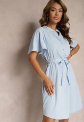 Niebieska Trapezowa Sukienka z Dekoltem Zapinanym na Guziki i Materiałowym Paskiem w Talii Vikiiraes. Niebieskie sukienki damskie Renee, bez wzorów, z materiału, eleganckie, bez ramiączek. W wyprzedaży za 91.99 zł.