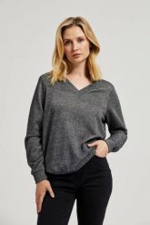Bluza z dekoltem w serek i metalizowaną nitką szara. Szare bluzy damskie MOODO, l, bez wzorów, z bawełny, bez kaptura. W wyprzedaży za 43.98 zł.