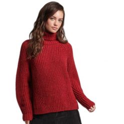 Damski luźny sweter z golfem z przeszyciami Superdry. Czerwone golfy damskie Superdry, bez wzorów, bez ramiączek. Za 297.50 zł.