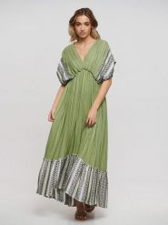 BLE Sukienka w kolorze zielonym rozmiar: onesize. Zielone sukienki damskie BLE, bez wzorów, z bawełny, bez ramiączek. Za 139.95 zł.