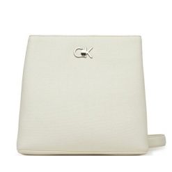 Torebka Calvin Klein. Białe listonoszki damskie Calvin Klein, bez wzorów, bez dodatków. Za 349.99 zł.