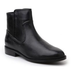 Buty Lacoste Rosolinn Srw W Blk 7-30SRW0017024 czarne. Czarne botki damskie z gumy, bez obcasa, bez zapięcia. Za 679.87 zł.