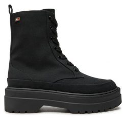 Botki Tommy Hilfiger. Czarne botki damskie Tommy Hilfiger, bez obcasa, na płaskiej podeszwie, bez zapięcia. Za 559.99 zł.