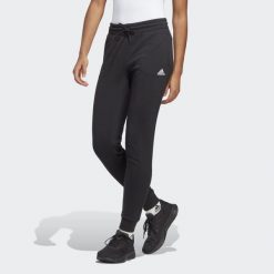 Spodnie dresowe adidas Essentials Linear French Terry Cuffed. Białe spodnie dresowe damskie Adidas, s, bez wzorów, z dresówki. Za 199.00 zł.