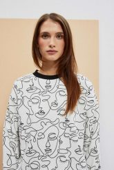 Bluza z nadrukiem. Bluzy damskie MOODO, s, bez wzorów, z bawełny, bez kaptura. W wyprzedaży za 59.99 zł.