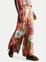 Desigual Spodnie materiałowe Swim Nasau 26SWPW56 Kolorowy Relaxed Fit. Spodnie materiałowe damskie Desigual, bez wzorów, z materiału. Za 379.99 zł.