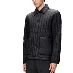 Kurtka RAINS BANJA LINER OVERSHIRT T1 Czarny. Czarne kurtki damskie Rains, bez wzorów, z tkaniny, bez kaptura. Za 527.10 zł.