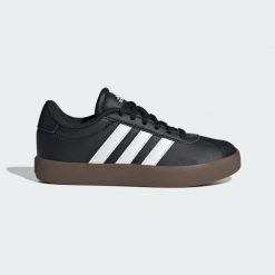 Buty VL Court 3.0. Białe obuwie sportowe casual damskie Adidas, z zamszu, na jogę i pilates. Za 219.00 zł.
