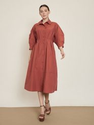 BGN Sukienka w kolorze jasnobrązowym rozmiar: 38. Brązowe sukienki damskie BGN, bez wzorów, bez ramiączek. Za 143.99 zł.