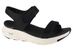 Sandały sportowe Skechers Czarny. Czarne obuwie trekkingowe damskie Skechers, bez wzorów, z gumy, bez obcasa, bez zapięcia. Za 249.99 zł.