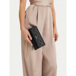 Torebka MEXX. Czarne torebki wieczorowe damskie Mexx, bez wzorów, bez dodatków. Za 129.99 zł.