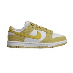 Damskie Buty sportowe sneakersy Nike Wmns Dunk Low - FN7167-700. Żółte obuwie sportowe damskie Nike, bez zapięcia, do koszykówki. Za 330.05 zł.