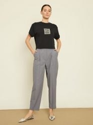 BGN Koszulka w kolorze czarnym rozmiar: 40. Czarne bluzki damskie BGN, bez wzorów, bez kołnierzyka, bez ramiączek. Za 56.99 zł.