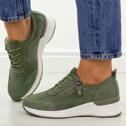 Zielone skórzane półbuty damskie Jezzi 4634. Zielone półbuty damskie Jezzi, na jesień, bez wzorów, z jeansu, bez obcasa, bez zapięcia. Za 259.00 zł.