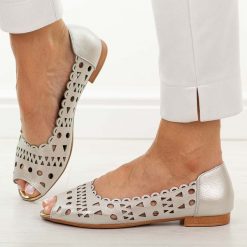 Złote skórzane sandały damskie M.Daszyński Ol28-2. Żółte sandały damskie M.Daszyński, bez wzorów, z jeansu, bez obcasa, na płaskiej podeszwie, bez zapięcia. W wyprzedaży za 197.10 zł.