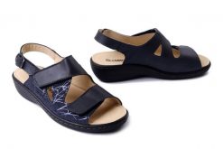 DR. BRINKMANN 710217-05 blau, sandały damskie. Niebieskie sandały damskie Dr. Brinkmann, bez wzorów, ze skóry, bez obcasa, bez zapięcia. Za 244.93 zł.