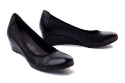 TAMARIS 22320-41 001 black, czółenka damskie. Czarne czółenka damskie Tamaris, bez wzorów, bez obcasa, na koturnie. Za 179.94 zł.