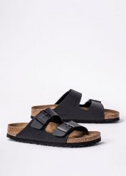 Klapki damskie czarne Birkenstock Arizona BF. Czarne klapki damskie Birkenstock, bez wzorów, z materiału, bez obcasa, bez zapięcia. Za 309.99 zł.