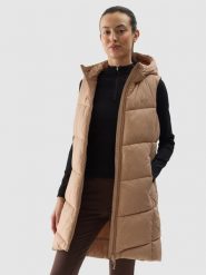 4F Długi bezrękawnik puchowy z wypełnieniem syntetycznym damski - beżowy XXL. Brązowe kamizelki damskie 4F, xs, bez wzorów, z poliesteru, z kapturem. W wyprzedaży za 149.99 zł.