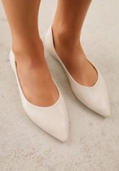 Jasnobeżowe Eleganckie Eleganckie Balerinki z Noskiem w Szpic Abssis. Brązowe balerinki damskie Born2be, bez wzorów, z jeansu. Za 59.99 zł.