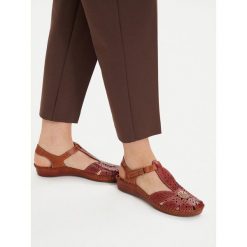 Sandały Pikolinos. Czerwone sandały damskie Pikolinos, bez wzorów, bez obcasa, na płaskiej podeszwie, bez zapięcia. Za 409.99 zł.