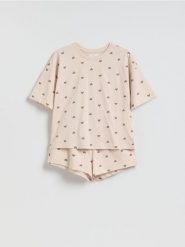 Dwuczęściowa piżama w serca - kremowy. Białe piżamy damskie Reserved, bez wzorów, z bawełny, bez ramiączek. Za 69.99 zł.